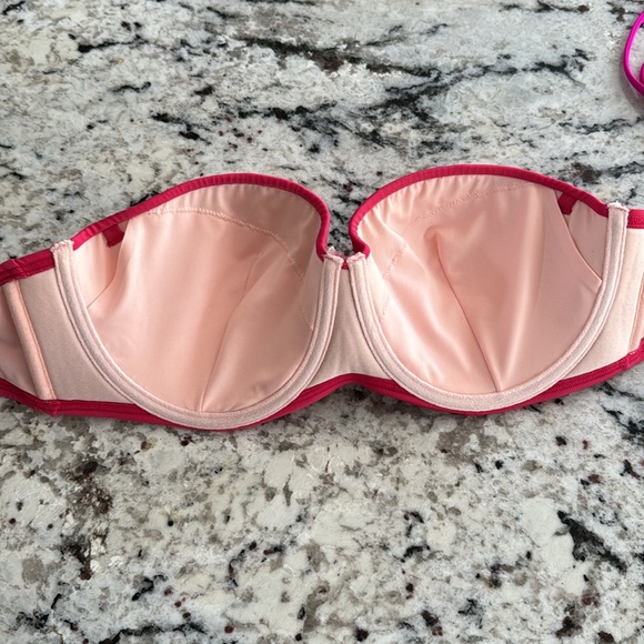 Strapless bikini top red Victoria’s Secret; 34 D; gold clasp with underwire - Picture 3 of 4